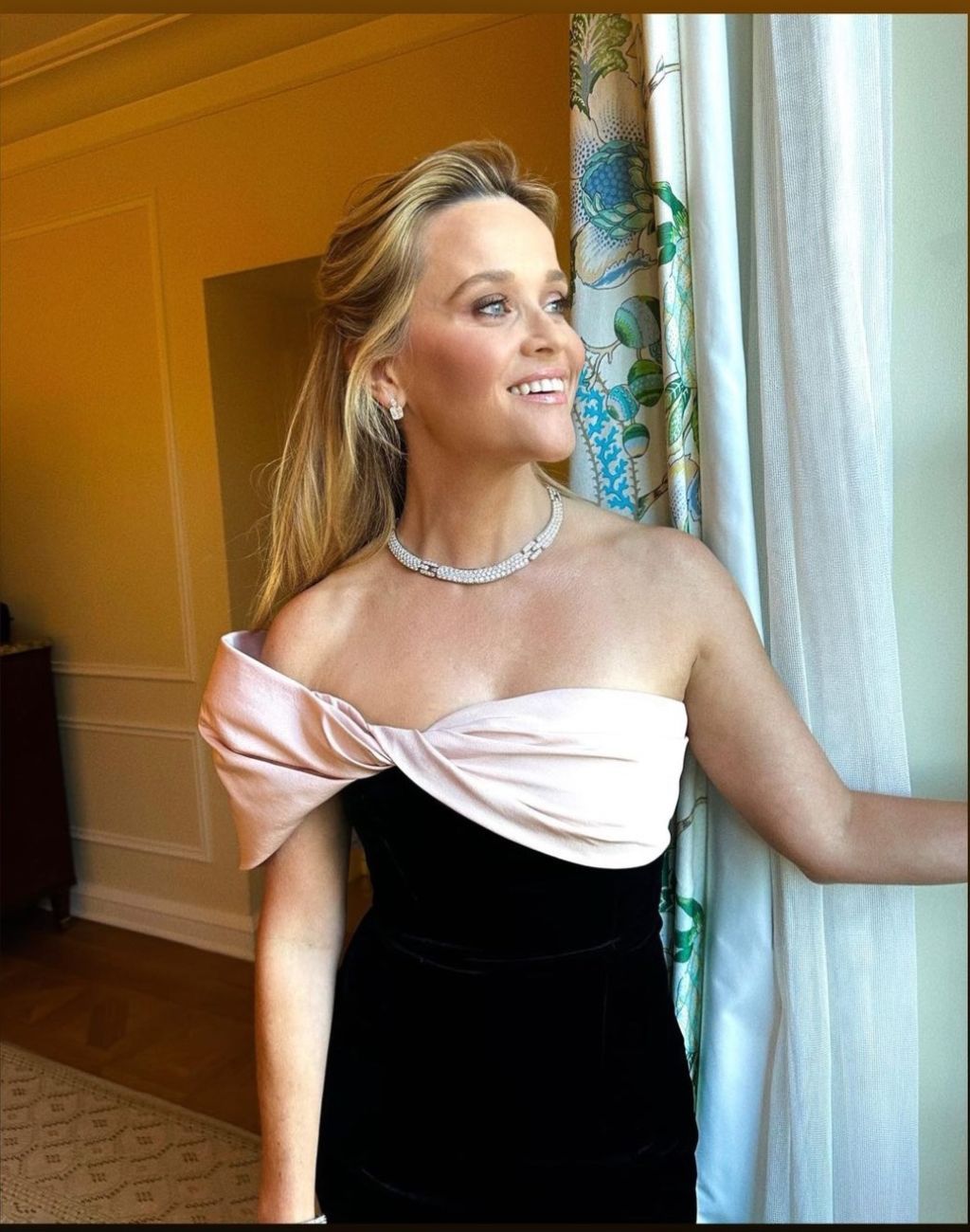 Reese Witherspoon in a Pink and Black Golden Globes Dress 01/07/2024