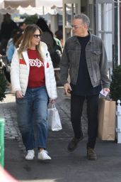 Rita Wilson Shopping at Brentwood Country Mart 01/15/2024