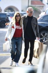 Rita Wilson Shopping at Brentwood Country Mart 01/15/2024