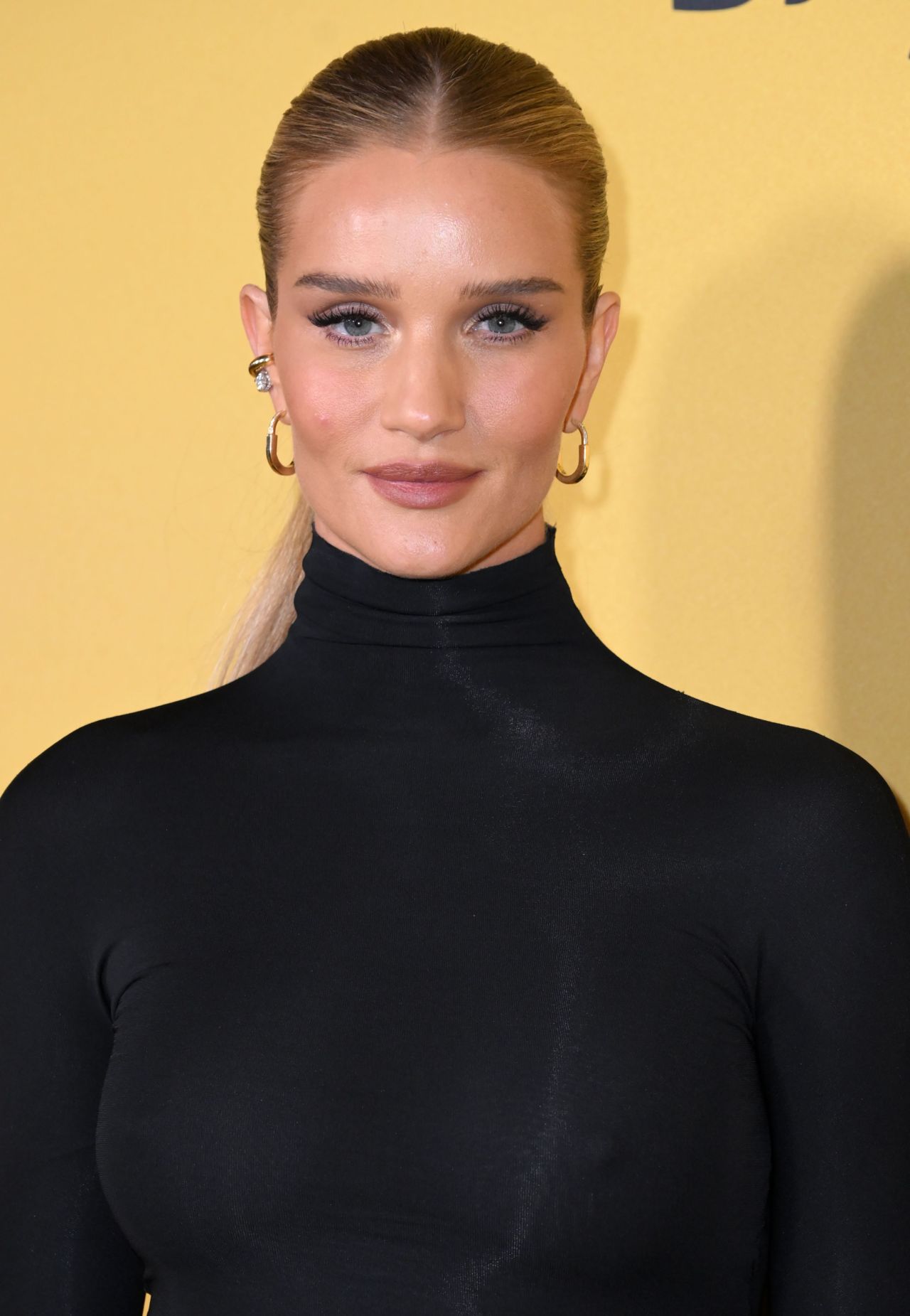 Rosie Huntington-Whiteley – “The Beekeeper” Premiere in London 01/10