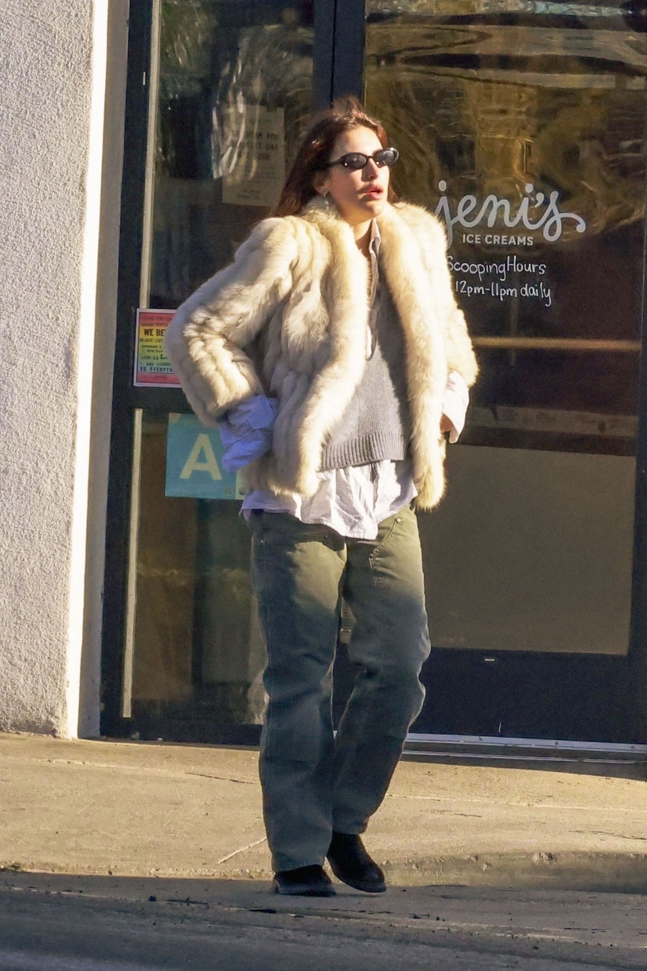 Scout Willis Bundles Up in Fur Vest 01/09/2024 • CelebMafia