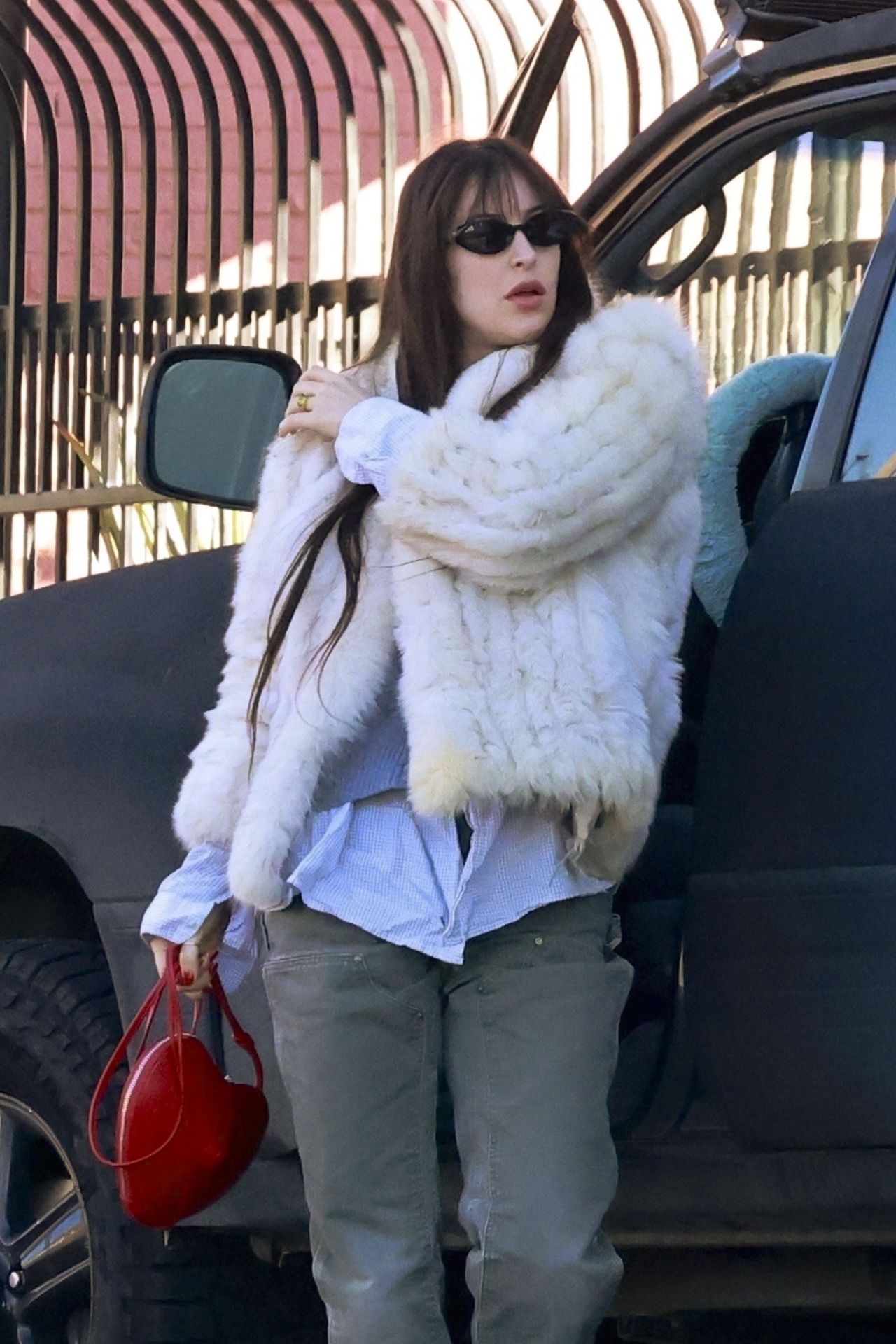 Scout Willis Bundles Up in Fur Vest 01/09/2024 • CelebMafia