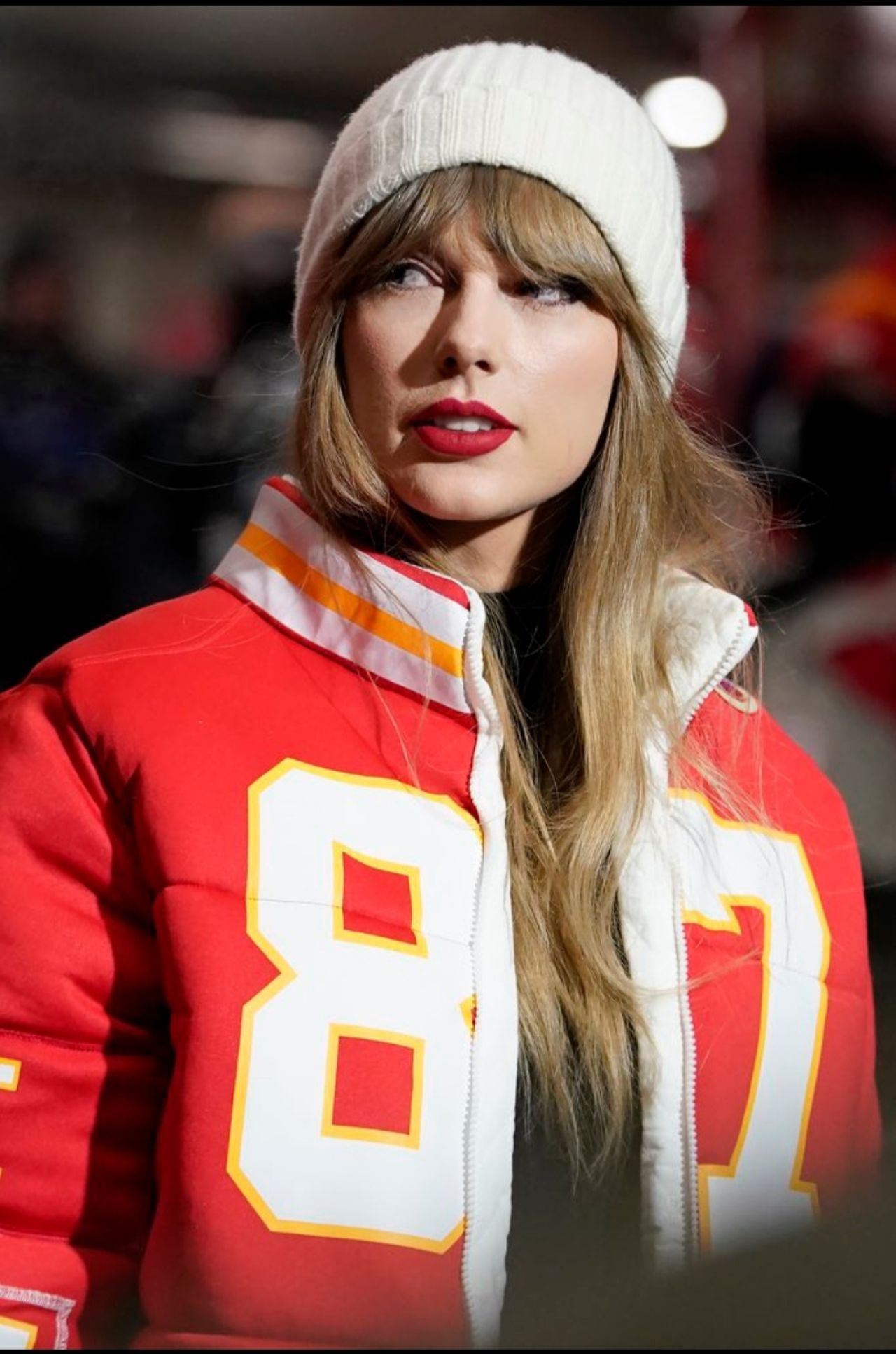 Taylor Swift - Miami Dolphins vs Kansas City Chiefs in Kansas City 01 ...