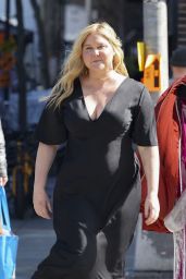Amy Schumer Filming "Kinda Pregnant" on NYC Streets 02/26/2024