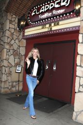 Charlotte McKinney - Exit Flappers Comedy Club & Restaurant in Burbank 02/15/2024