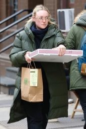 Dakota Fanning Grabs a Pizza Pie to Go in NYC 02/01/2024