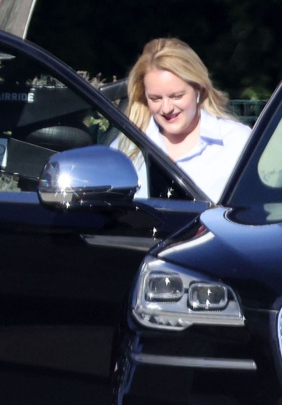 Elisabeth Moss Out in Los Angeles 01/31/2024