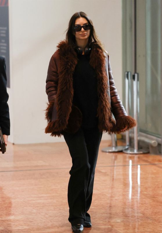 Emily Ratajkowski at Charles de Gaulle Airport in Paris 02/27/2024