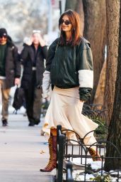 Emily Ratajkowski Street Style - New York 02/19/2024