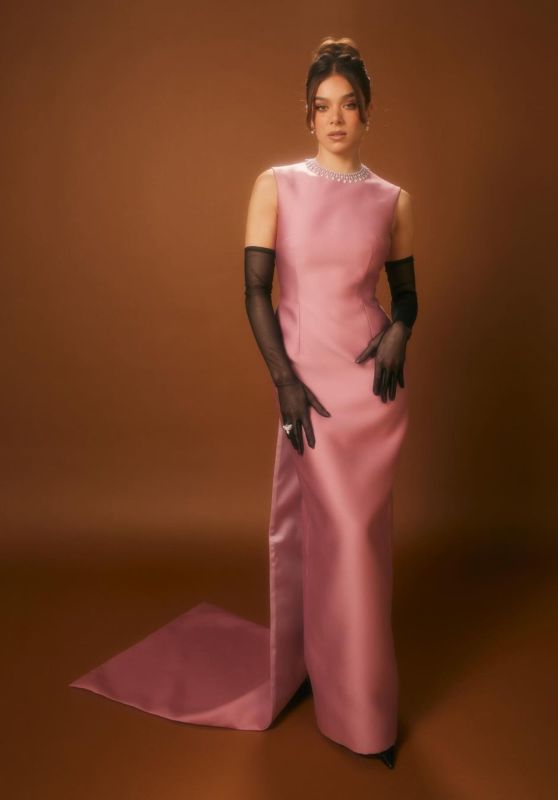 Hailee Steinfeld - Golden Globes Photoshoot January 2024 (+4)