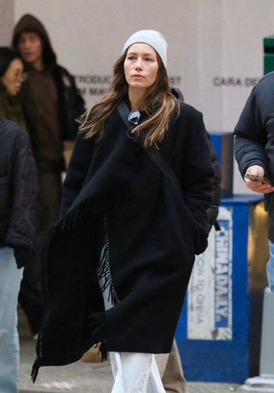 Jessica Biel Shopping Around Manhattan’s Soho Area 02/02/2024