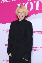 Jessie Buckley at “Wicked Little Letters – Scandaleusement Votre” Premiere in Paris 02/14/2024