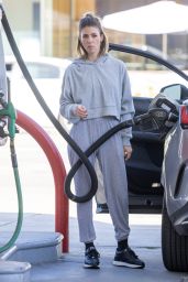 Kelly Rizzo in Cozy Grey Ensemble in LA 02/13/2024