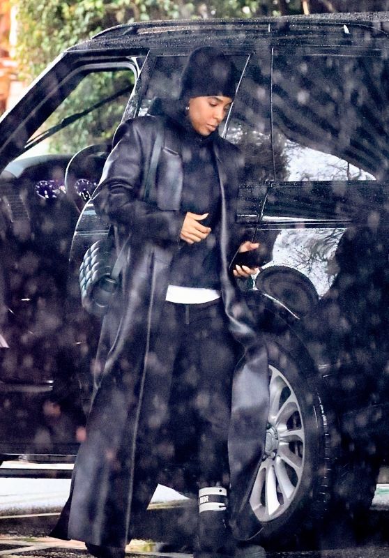 Kelly Rowland on a Rainy Day at The Beverly Hills Hotel 02/05/2024