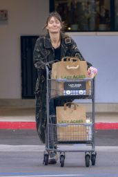 Lauren Parsekian Shopping at Lazy Acres Groceries in Los Feliz 02/26/2024
