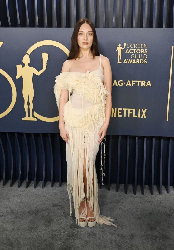 Maddie Ziegler at Screen Actors Guild Awards 2024 in Los Angeles