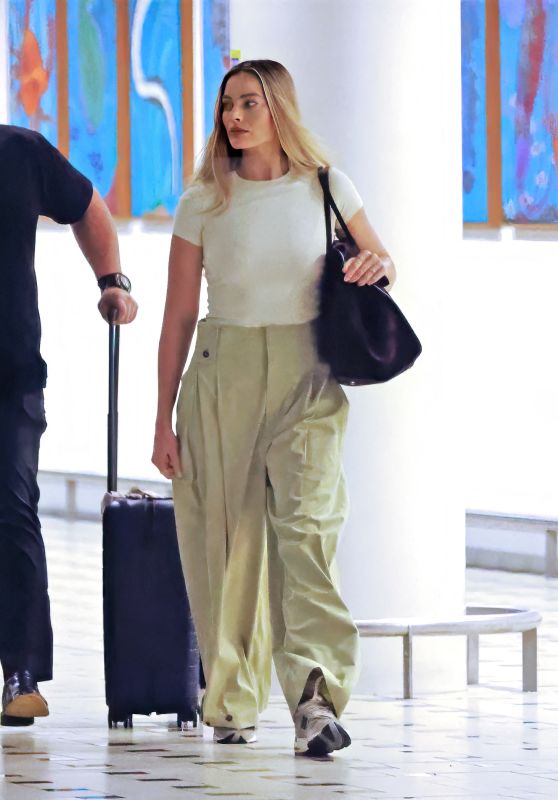 Margot Robbie at Brisbane International Airport 02/03/2024