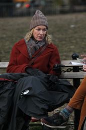 Naomi Watts at "The Friend" Filming Set in New York 02/08/2024