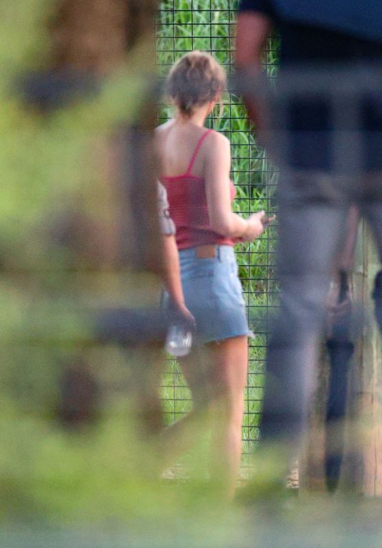Taylor Swift and Sabrina Carpenter at Sydney Zoo 02/22/2024