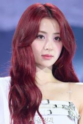 Yunjin (Le Sserafim) - Easy Album Showcase February 2024