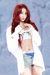 Yunjin (Le Sserafim) - Easy Album Showcase February 2024