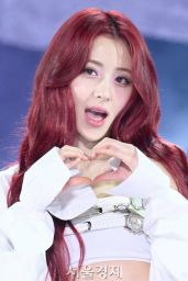 Yunjin (Le Sserafim) - Easy Album Showcase February 2024