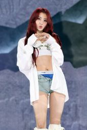 Yunjin (Le Sserafim) - Easy Album Showcase February 2024