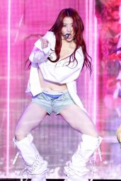 Yunjin (Le Sserafim) - Easy Album Showcase February 2024