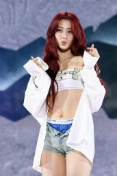 Yunjin (Le Sserafim) - Easy Album Showcase February 2024