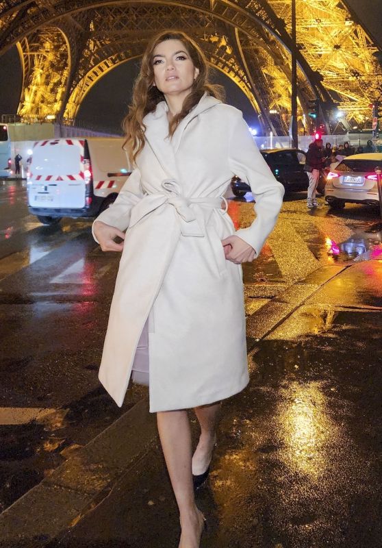 Blanca Blanco Wearing a Zara Coat in Front of The Eiffel Tower in Paris 03/04/2024