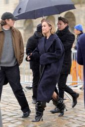 Brie Larson Arrives at Loewe Show During Paris Fashion Week 03/01/2024