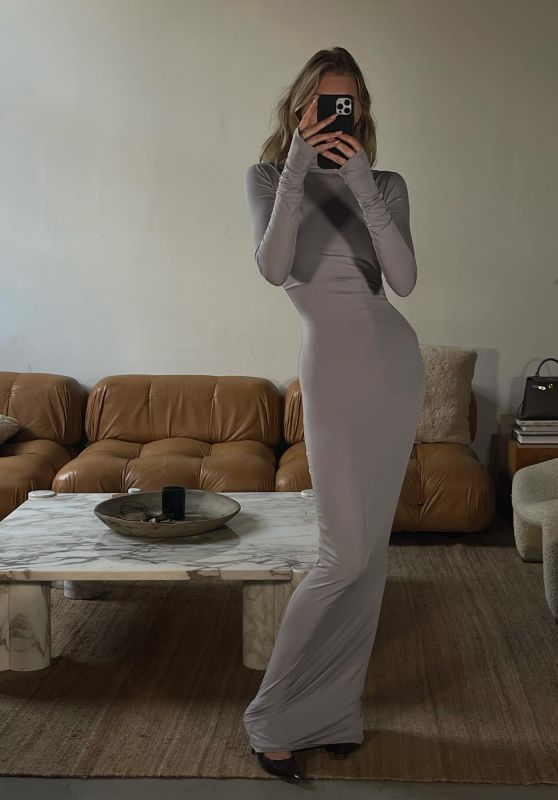 Elsa Hosk Outfit 03/15/2024 (IV)