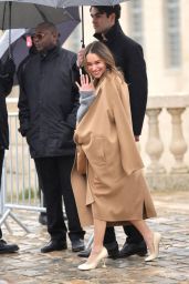 Emilia Clarke Arrives at Loewe Show During Paris Fashion Week 03/01/2024