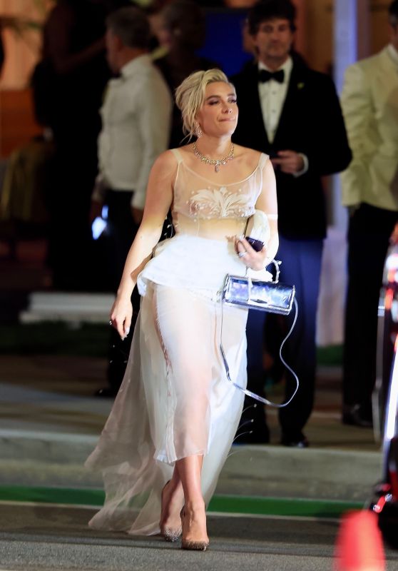 Florence Pugh Exits the Vanity Fair Oscar Party 03/10/2024