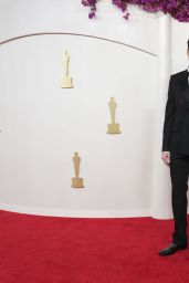 Grace Gummer at Oscars 2024 Red Carpet