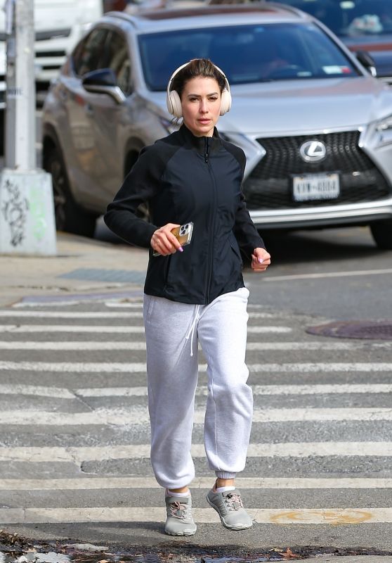 Hilaria Baldwin Out in New York 03/19/2024