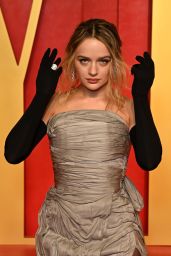 Joey King at Vanity Fair Oscar Party in Beverly Hills 03/10/2024