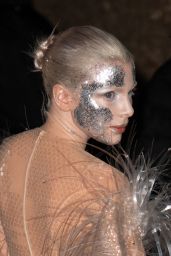 Julia Fox at Mugler Show During Paris Fashion Week 03/03/2024