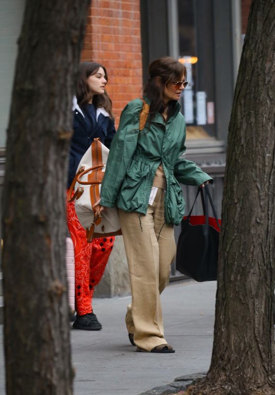Katie Holmes and Suri Cruise Out in New York 03/27/2024