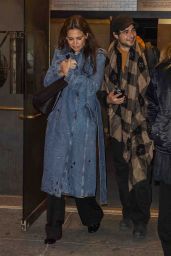 Katie Holmes Goes to see Alan Cumming on his Broadway Play in Studio 54 03/25/2024