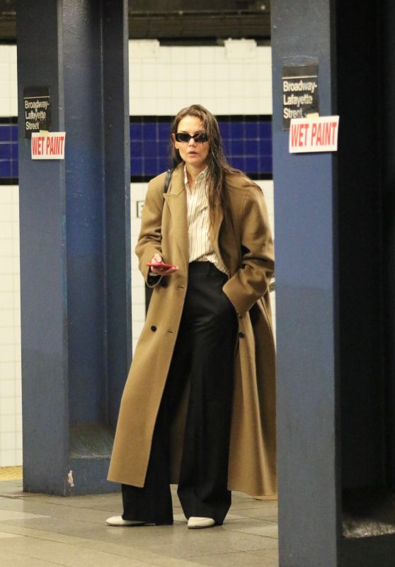 Katie Holmes Waiting for a Uptown Train in NYC 03/24/2024