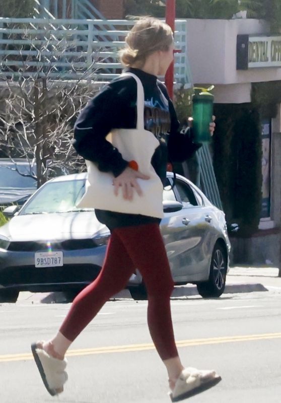 Kristen Bell Exiting the Gym in Los Feliz 03/24/2024