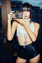 Lisa (Blackpink) - Photoshoot Backstage at Louis Vuitton Show During PFW 03/05/2024