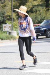 Lisa Rinna Hike Through the Scenic Trails of Marina Del Rey 03/29/2024