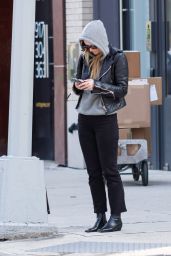 Olivia Wilde on a Stroll in New York 03/13/2024