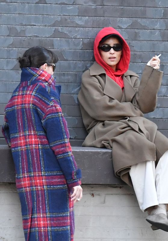 Zoe Kravitz Chatting With a Friend in NY 03/17/2024