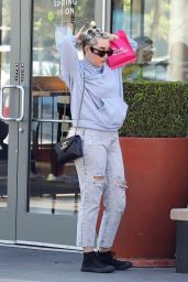 Amanda Bynes at Starbucks in LA 04/03/2024