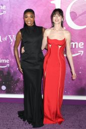Anne Hathaway Stuns in Red Gown at The Idea of You Premiere in NYC 04-29-2024