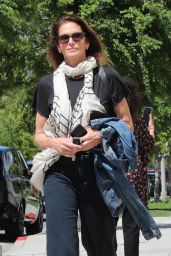 Cindy Crawford Arriving at a Hair Salon in Beverly Hills 04/01/2024