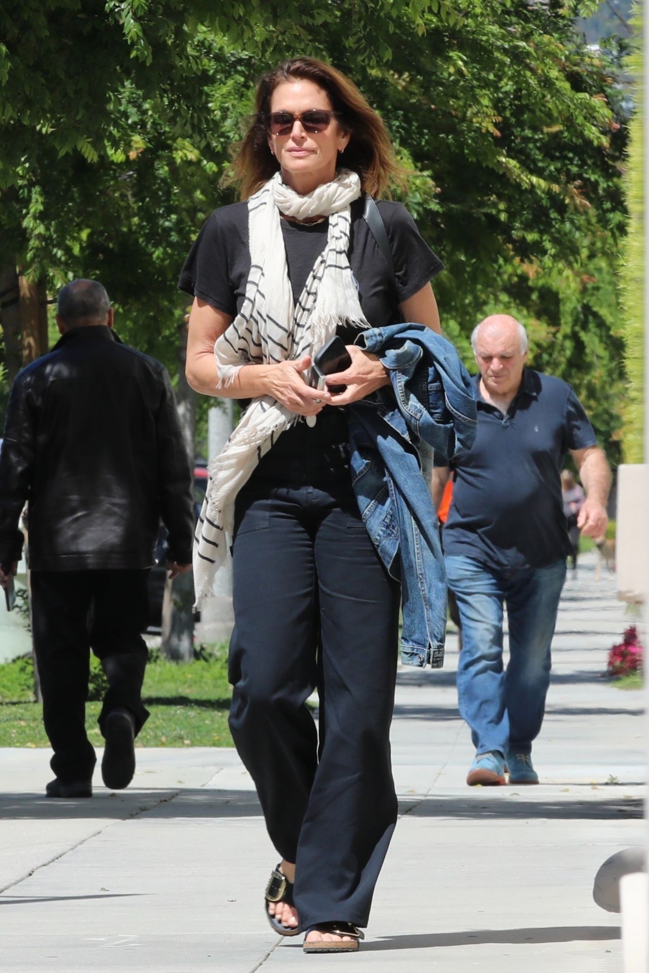 Cindy Crawford Arriving at a Hair Salon in Beverly Hills 04/01/2024